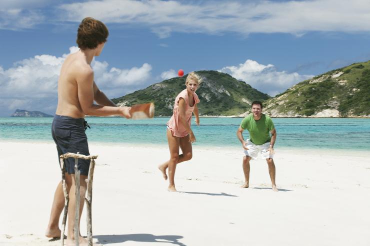 Beach Cricket, Great Barrier Reef, Queensland © Tourism Australia