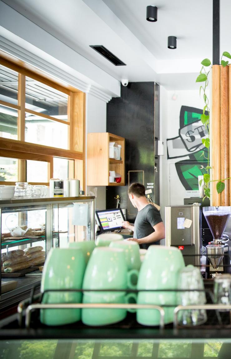 Blick auf die Kaffeemaschine in The Cupping Room, Canberra, Australian Capital Territory © www.seandaveyphotographer.com