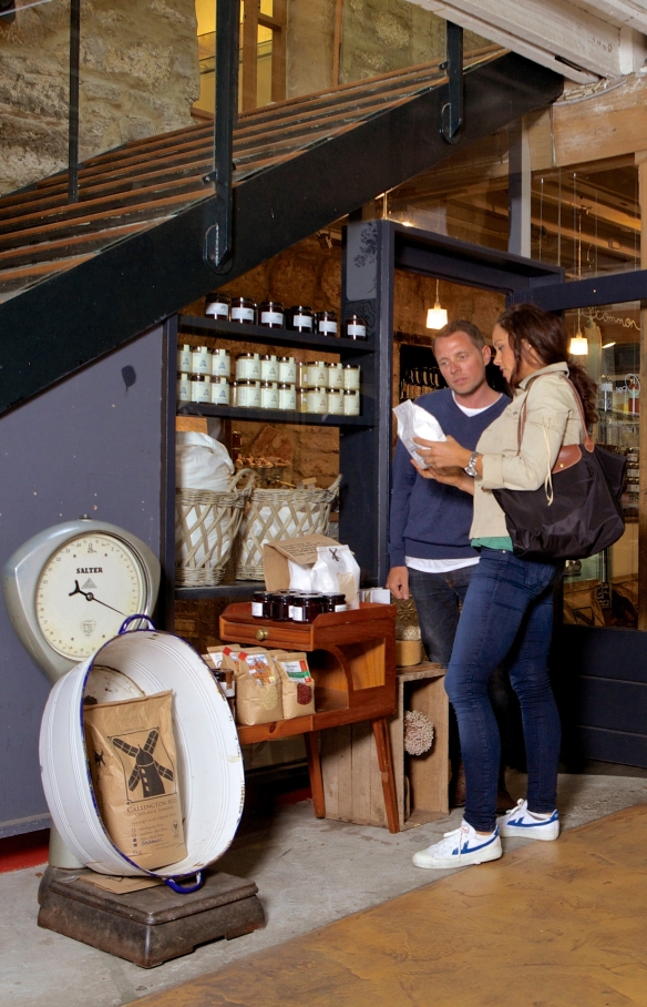 Bruny Island Cheese Co. Shop im Salamanca Arts Centre in Hobart © Tourism Australia/Adrian Cook