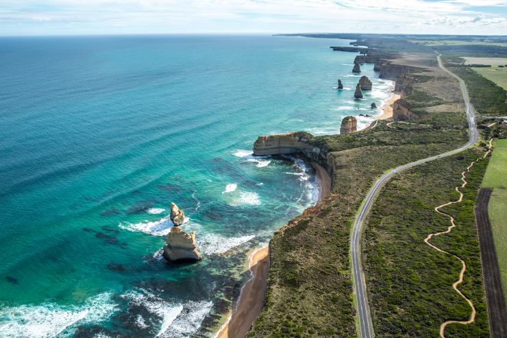 Twelve Apostles, Great Ocean Road, Victoria © Greg Snell, Tourism Australia