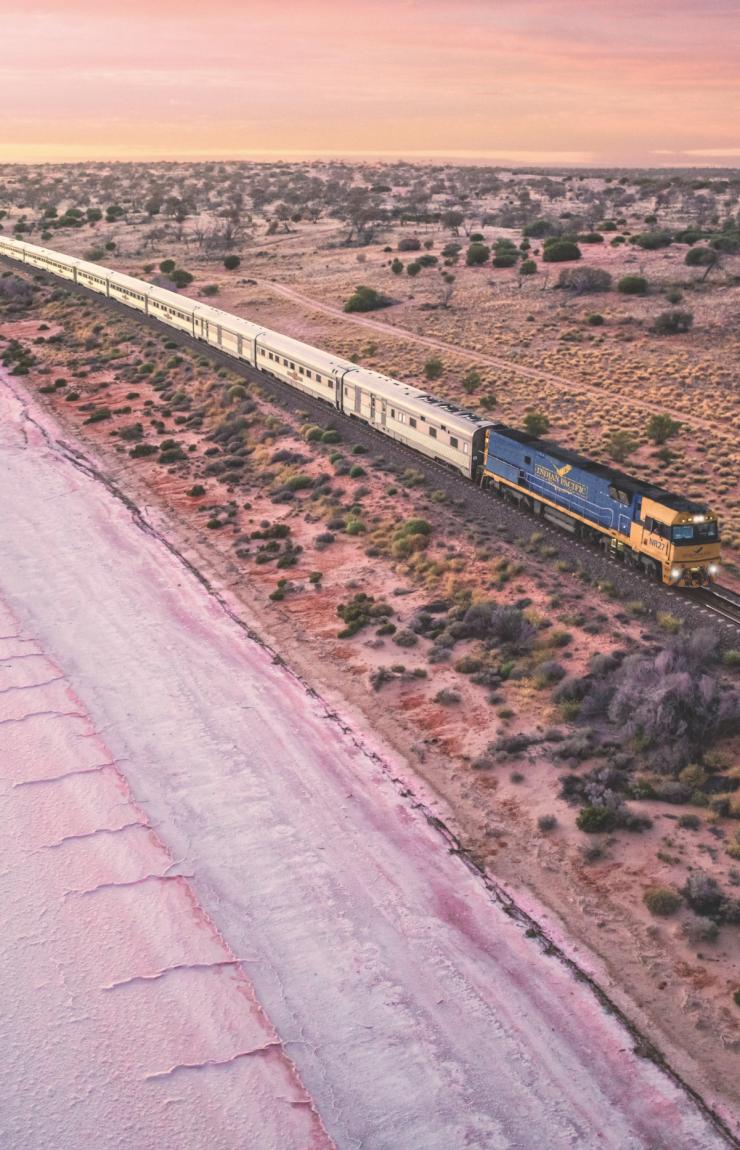 Indian Pacific Train, Lake Hart, Südaustralien © Journey Beyond