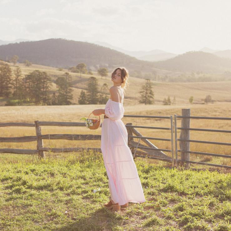 Model standing in a paddock wearing The Travelling Kimono in Noosa © Bec Blooms Photography Model standing in a paddock wearing The Travelling Kimono in Noosa © Bec Blooms Photography