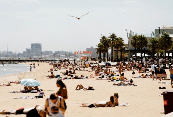 St Kilda Beach, Melbourne, VIC © Visit Victoria
