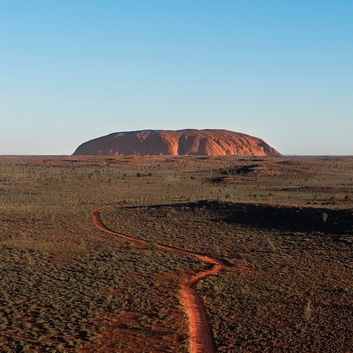 Uluṟu in Uluṟu-Kata Tjuṯa National Park © Tourism Australia