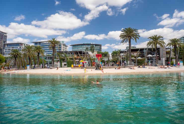 Streets Beach, South Brisbane, QLD © Tourism Australia