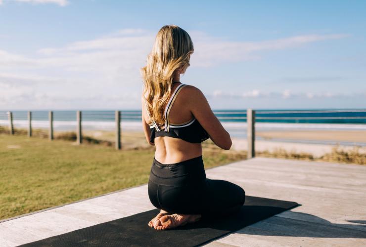 Woman doing yoga by the beach at Elements of Byron Bay © Destination NSW Woman doing yoga by the beach at Elements of Byron Bay © Destination NSW