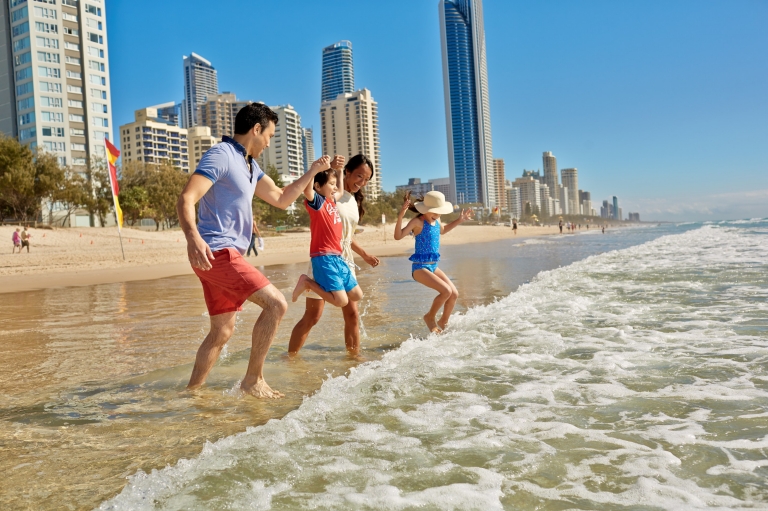 Surfers Paradise, Gold Coast, QLD © Tourism Australia