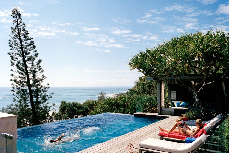 Beach House on Wategos Beach, Byron Bay, New South Wales © Tourism Australia