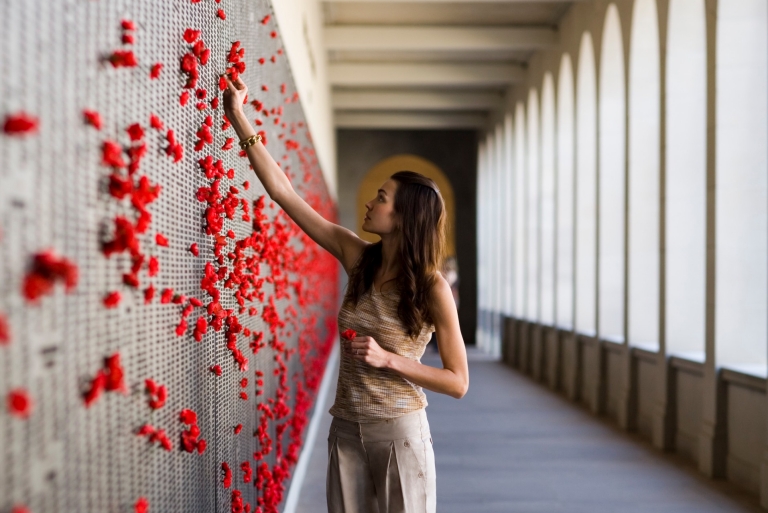 Woman at the Australian War Memorial in Canberra © Tourism Australia