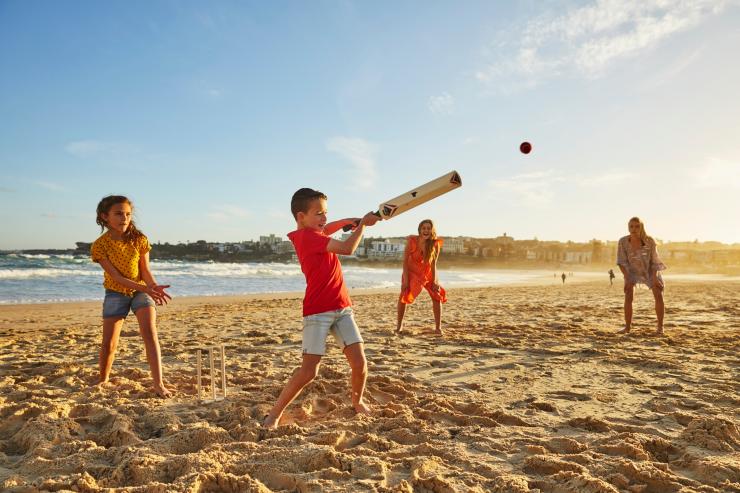 Bondi Beach, Sydney, NSW © Tourism Australia
