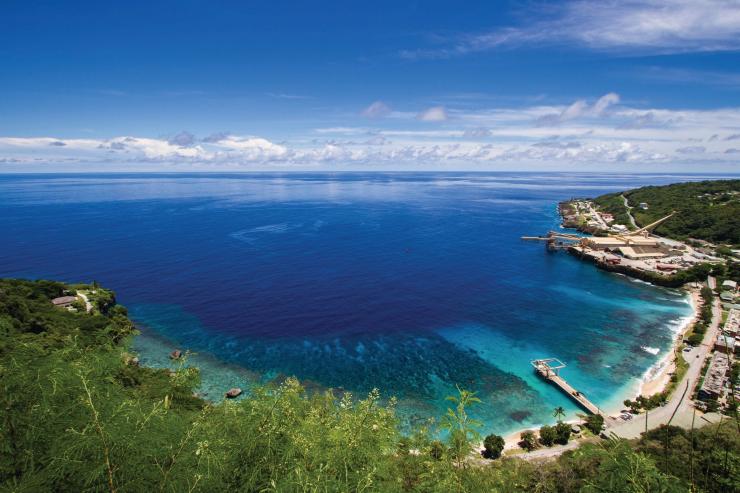 Flying Fish Cove, Christmas Island © Tourism Australia