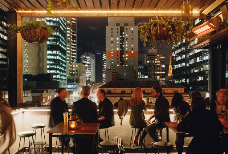 Diners enjoy Melbourne’s nightlife at Bomba Rooftop Bar in Melbourne © Visit Victoria/Jake Roden Diners enjoy Melbourne’s nightlife at Bomba Rooftop Bar in Melbourne © Visit Victoria/Jake Roden