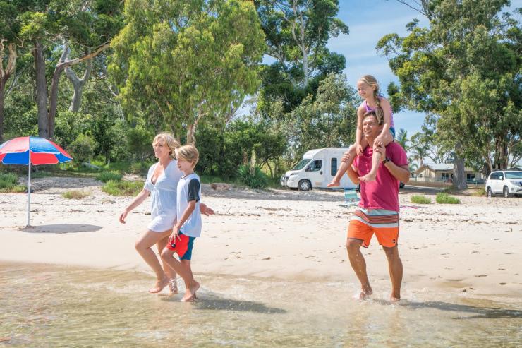 Family strolling alongside Tilligerry Creek © Destination NSW 