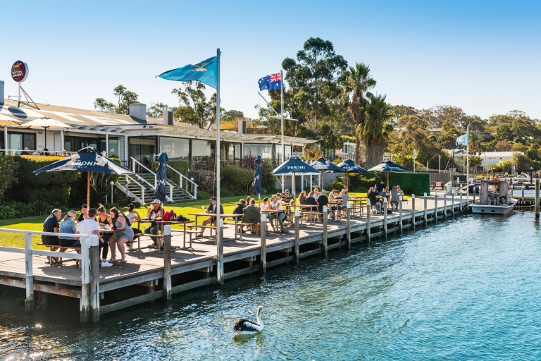 The Metung Hotel, Gippsland, Victoria © Rob Blackburn, Visit Victoria