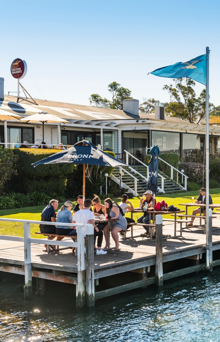 The Metung Hotel, Gippsland, Victoria © Rob Blackburn, Visit Victoria