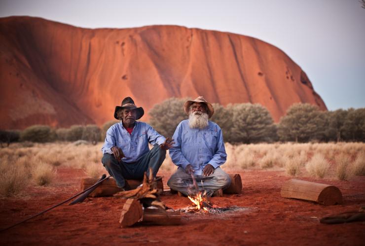 Uluru Aboriginal Tours, Uluru-Kata Tjuta National Park, NT © Tourism Australia