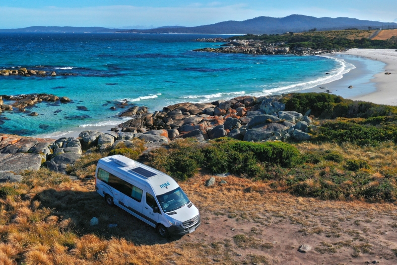 Camping-car garé sur le bord de la route à Tasmania © Tourism Australia Camping-car garé sur le bord de la route à Tasmania © Tourism Australia