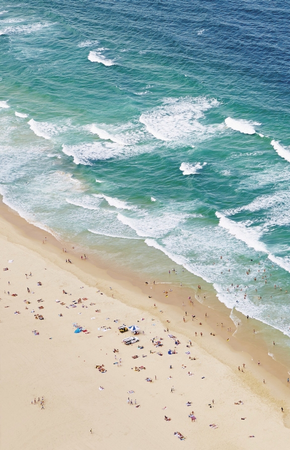 Plage vue du ciel, Gold Coast, QLD © Tourism Australia