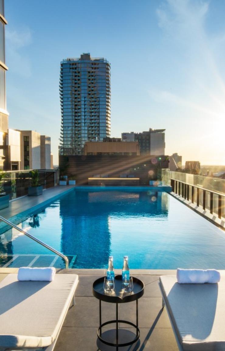 Terrasse de la piscine du Crowne Plaza, Adélaïde, SA © Crowne Plaza Adélaïde Terrasse de la piscine du Crowne Plaza, Adélaïde, SA © Crowne Plaza Adélaïde