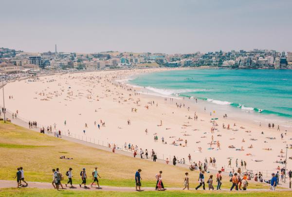 Vue de Bondi Beach, Bondi, Nouvelle-Galles du Sud © Tourism Australia
