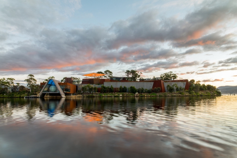 Mona (Museum of Old and New Art), Rivière Derwent, Hobart, TAS © Museum of Old and New Art