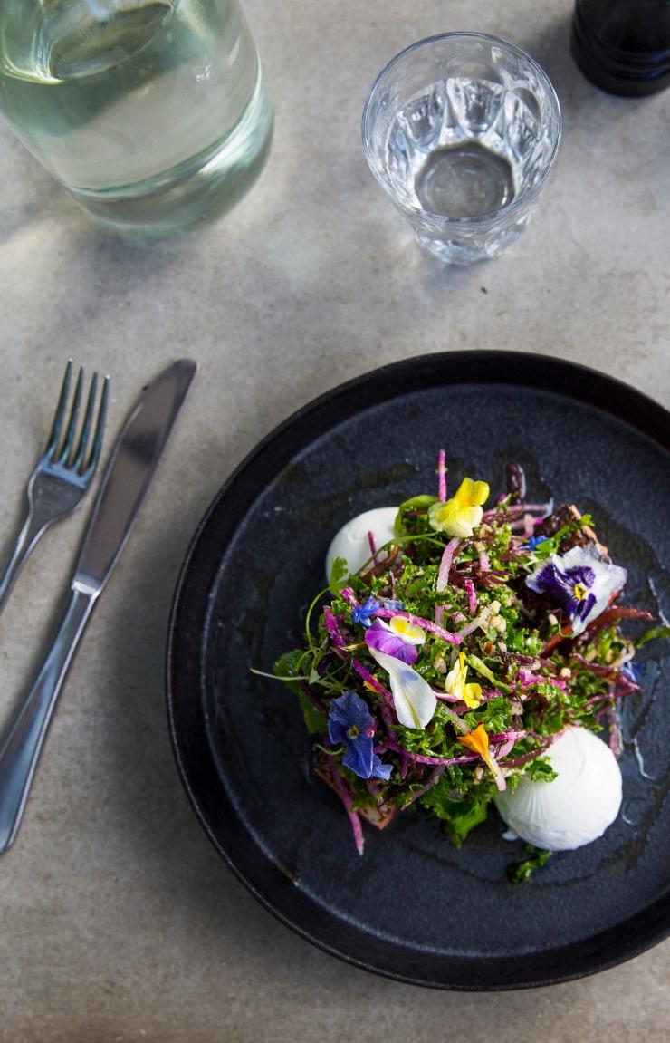 Brunch servi au café The Kettle Black à Melbourne © Visit Victoria