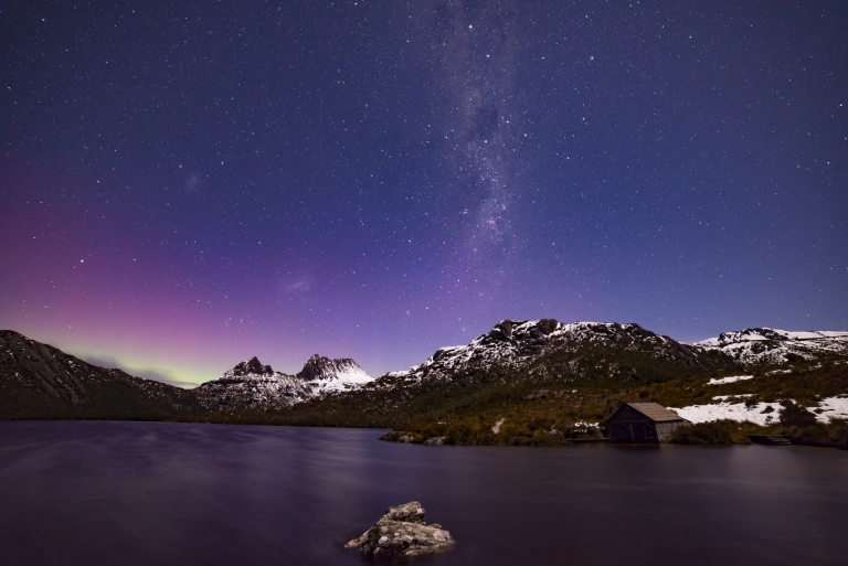 Aurore australe sur Cradle Mountain, TAS © Pierre Destribats