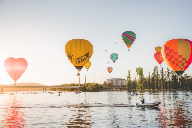 Survol en montgolfière du Lake Burley Griffin, Canberra, ACT © EventsACT