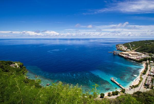 Flying Fish Cove, Christmas Island © Tourism Australia