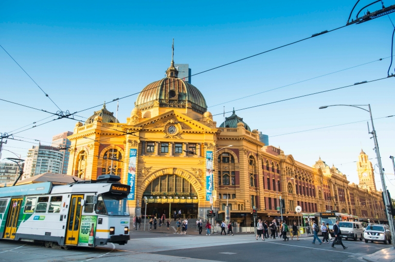 Flinders Street Railway Station, Melbourne, VIC © Visit Victoria