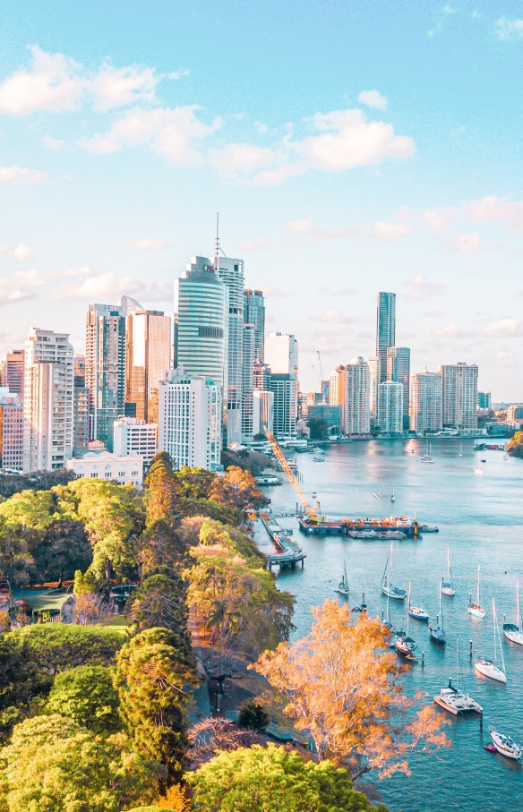 Pemandangan udara Botanic Gardens dan Kota Brisbane © Clive D'Silva/Tourism and Events Queensland