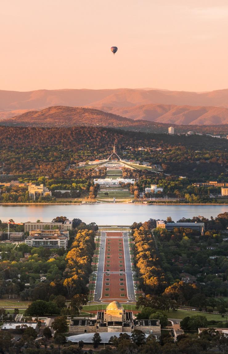Pemandangan dari Mt Ainslie, Canberra, ACT © Rob Mulally untuk VisitCanberra