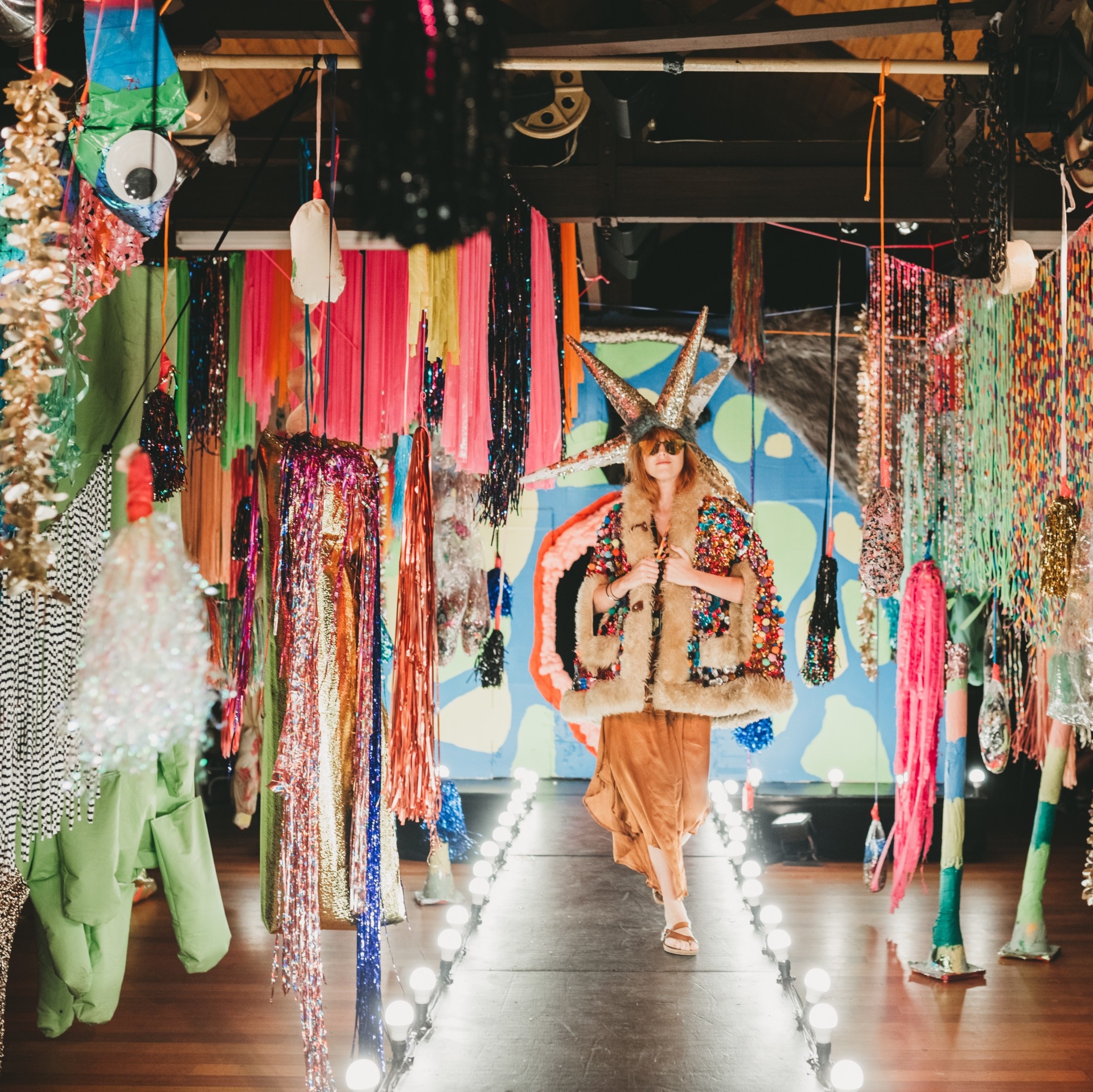  Wanita berjalan di catwalk selama Mona Foma di Launceston © Jarrad Seng