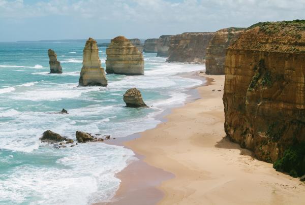 Pemandangan 12 Apostles, Great Ocean Road, Victoria © Roberto Seba/Visit Victoria