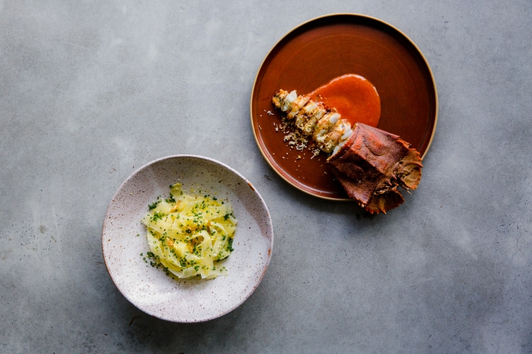 Lobster teluk mengkilap dengan mi kentang di Pipit Restaurant di Pottsville © Sabine Bannard