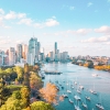 Pemandangan udara Botanic Gardens dan Kota Brisbane © Clive D'Silva/Tourism and Events Queensland