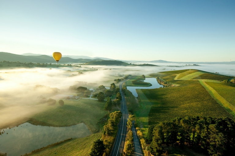 Balon udara di atas Yarra Valley, VIC © Visit Victoria