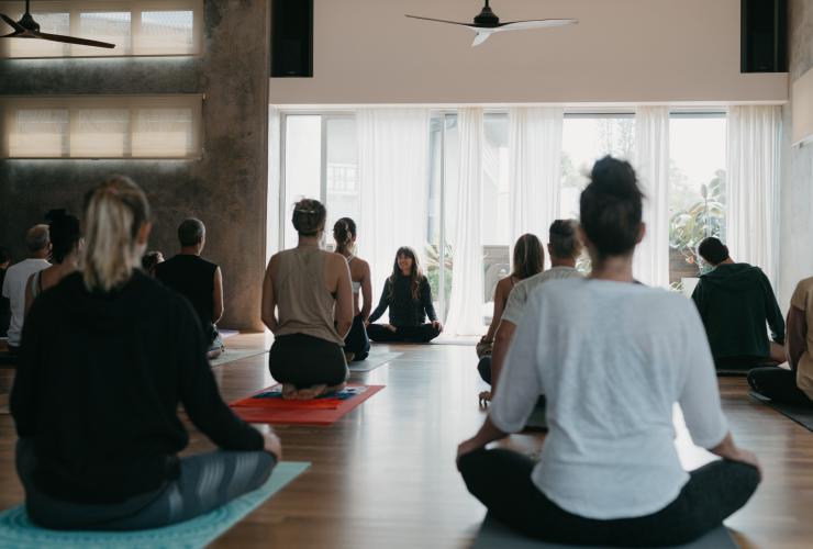 Kelas yoga di Creature Yoga di Byron Bay, NSW © Creature Yoga/Drishti Studio Photography