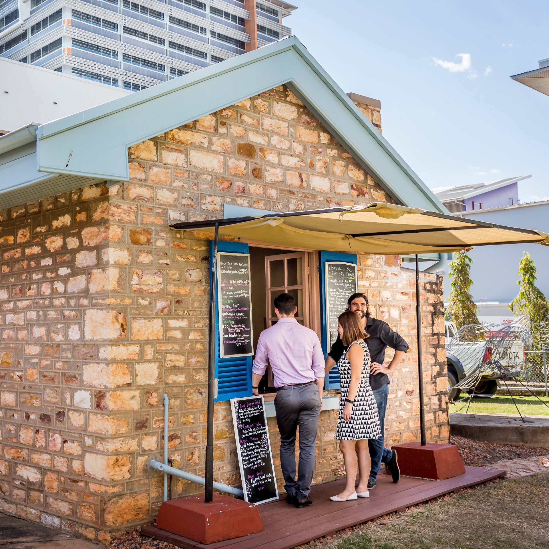 Caffetteria presso Aboriginal Bush Traders a Darwin © Tourism NT/Nick Pincott