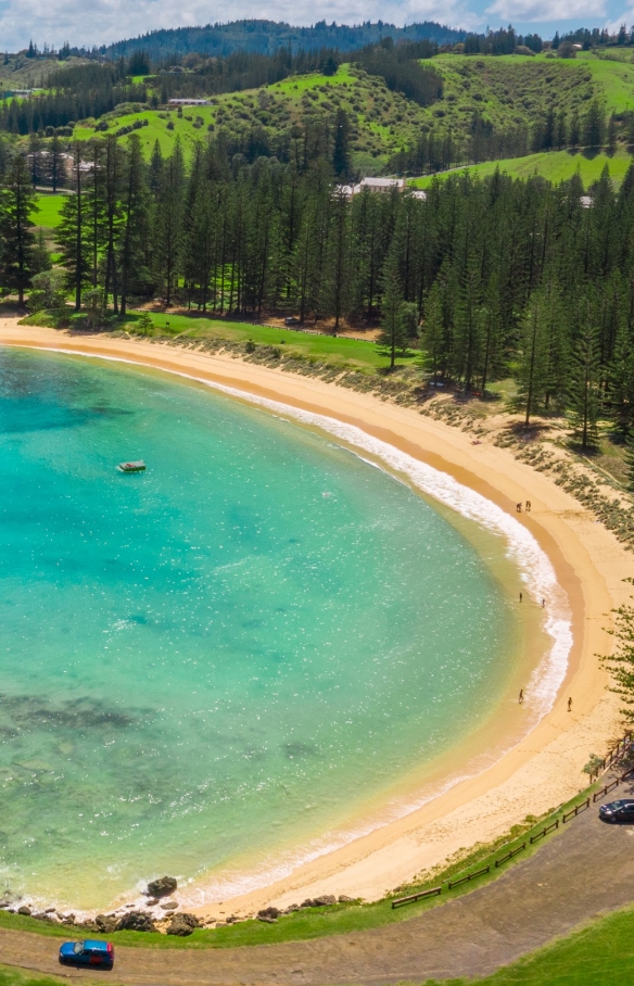 ノーフォーク島、エミリー湾 © Tourism Australia