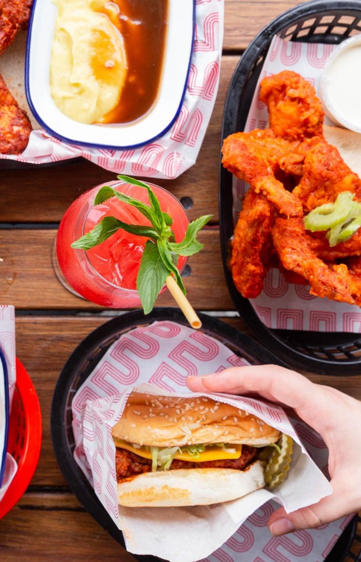 ビクトリア州、メルボルン、ベルズ・ホット・チキンBold & Italic Media