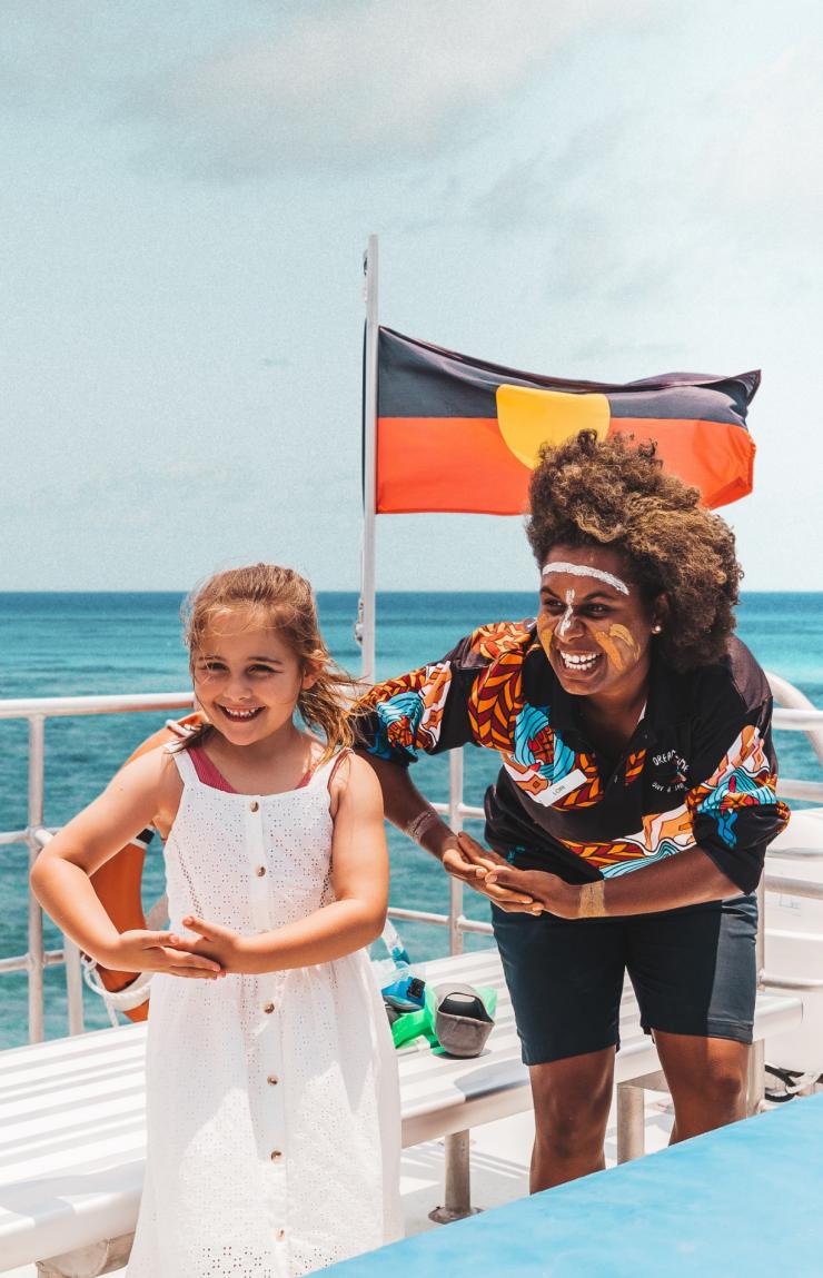 クイーンズランド州、ケアンズ、ドリームタイム・ダイブ・アンド・シュノーケル © Tourism Tropical North Queensland