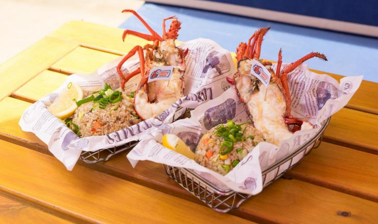 セルバンテスにあるロブスター・シャックのシーフード・プレート © Lobster Shack セルバンテスにあるロブスター・シャックのシーフード・プレート © Lobster Shack