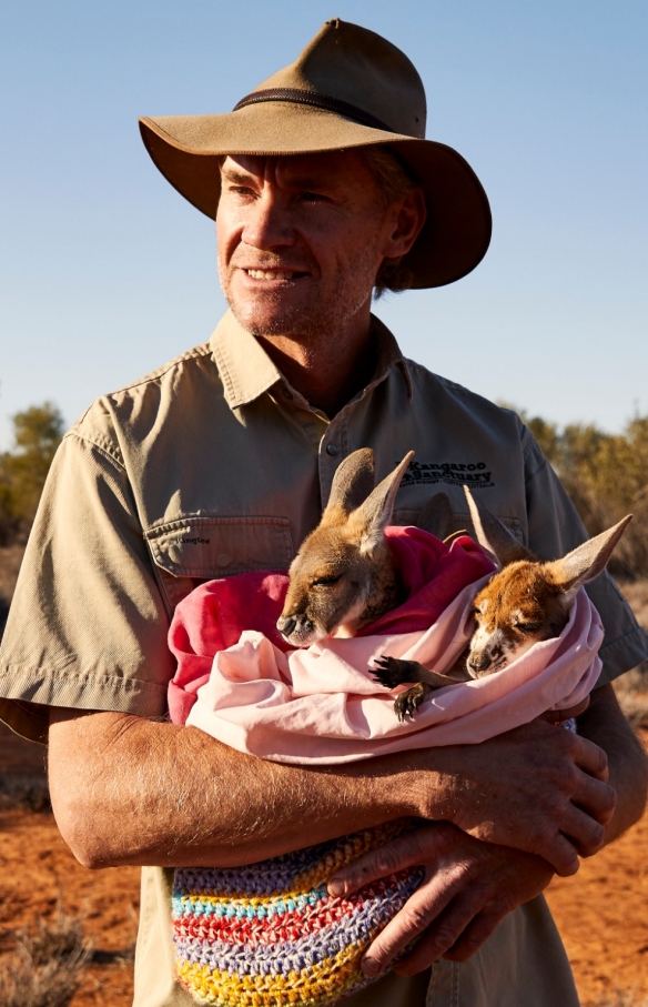 ノーザンテリトリー、カンガルー・サンクチュアリ、クリス「ブロルガ」バーンズ © Tourism Australia