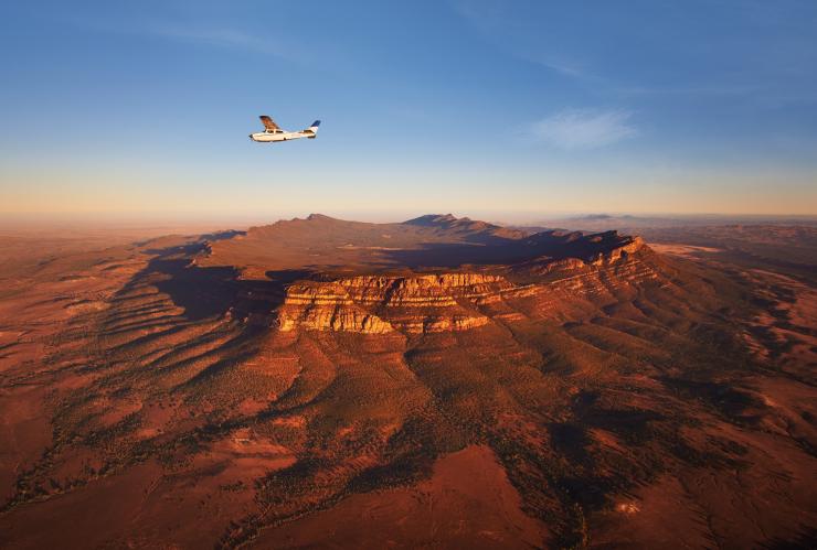 南オーストラリア州、フリンダース山脈国立公園（Flinders Ranges National Park）、ウィルピナ・パウンド（Wilpena Pound）© South Australian Tourism Commission