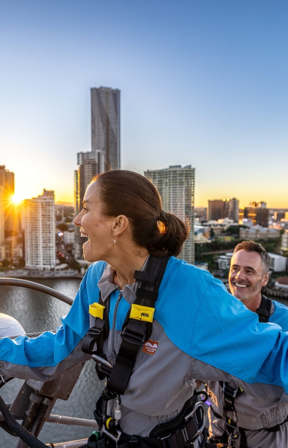 クイーンズランド州、ブリスベン、ストーリー・ブリッジ・アドベンチャー・クライム © Tourism Australia