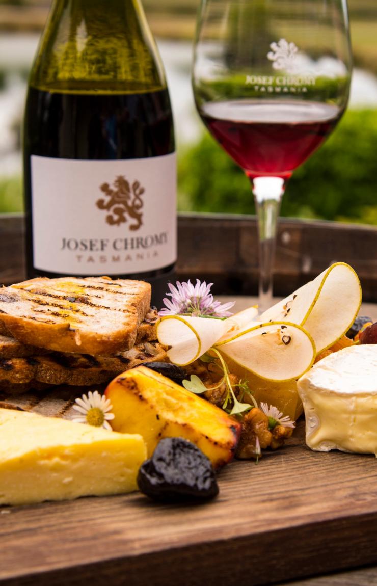 タスマニア州、レルビア、ジョセフ・クローミー・ワインズ © Rob Burnett, Tourism Tasmania
