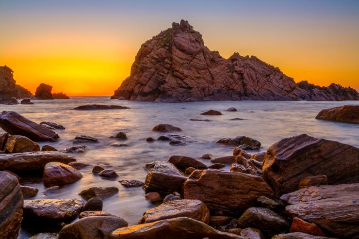 西オーストラリア州、ルーウィン-ナチュラリステ国立公園、シュガーローフ・ロック © Tourism Western Australia