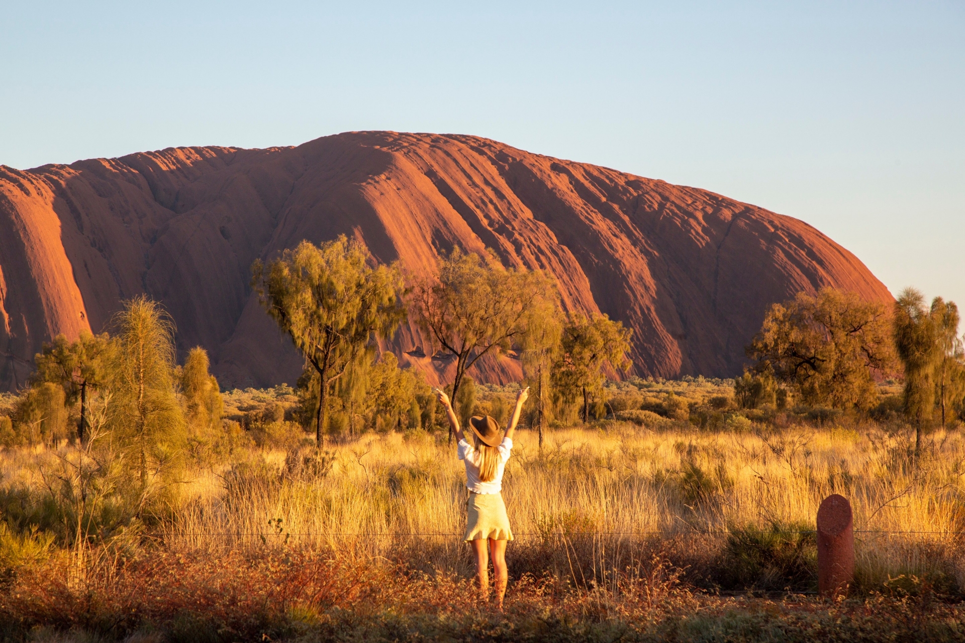 ノーザンテリトリー、ウルル、日の出 © Tourism Australia