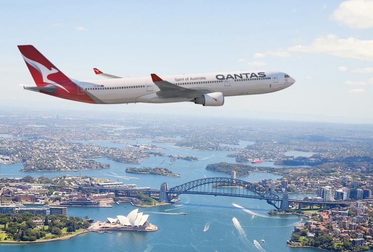 Qantas A330 qua Cảng Sydney, Sydney, NSW © Qantas Qantas A330 qua Cảng Sydney, Sydney, NSW © Qantas